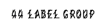 <p>Il brand di abbigliamento uomo nasce dall'unione creativa del dj e produttore berlinese Max Kobusil e dell'imprenditore milanese Claudio Antonioli. Esordisce per la prima volta con la collezione SS22 che mostra la forte anima hardcore dell'artista che ha saputo creare un legame senza precedenti tra clubbing e design. 44 Label Group prende il nome dal vecchio codice postale del quartiere di Neukolnn, dove è nato e cresciuto l'artista e direttore creativo del marchio. Outfit total black, volumi over e grafiche street definiscono lo stile clubwear del brand.</p>
