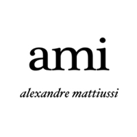 <p>2011 in Paris geboren, seitdem von Paris inspiriert – AMI bietet stilvolle und umfassende Garderoben für Männer und Frauen, die die Grenzen zwischen lässig und schick verwischen. Der Name AMI, das französische Wort für Freund, spielt mit den Initialen von Alexandre Mattiussi, seinem Gründer und Kreativdirektor.<br />
AMI fängt eine besondere Art der Lässigkeit der französischen Hauptstadt ein, die jung, cool und sorglos ist. AMI steht für einen entspannten, authentischen und freundlichen Umgang mit Mode und wurde 2013 mit dem renommierten ANDAM-Preis ausgezeichnet.<br />
AMI hat jetzt 8 Geschäfte in Paris, Tokio, London, Festlandchina und Hongkong sowie über 350 Verkaufsstellen weltweit.</p>

