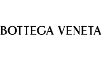 <p>Bottega Veneta – inspirierende Individualität mit innovativer Handwerkskunst seit 1966. Kreativität steht im Mittelpunkt unseres Handelns. Das in Vicenza geborene Haus ist in der italienischen Kultur verwurzelt, behält aber eine wahrhaft globale Perspektive bei. Eine integrative Marke mit exklusiven Produkten Bottega Veneta ist sowohl ein Gefühl als auch eine Ästhetik.</p>
